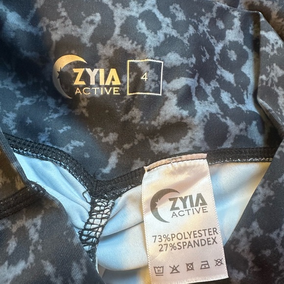 Zyia Brilliant Scrunchy What Leggings Hi-Rise Stone Leopard Size 4 EUC - Picture 3 of 3
